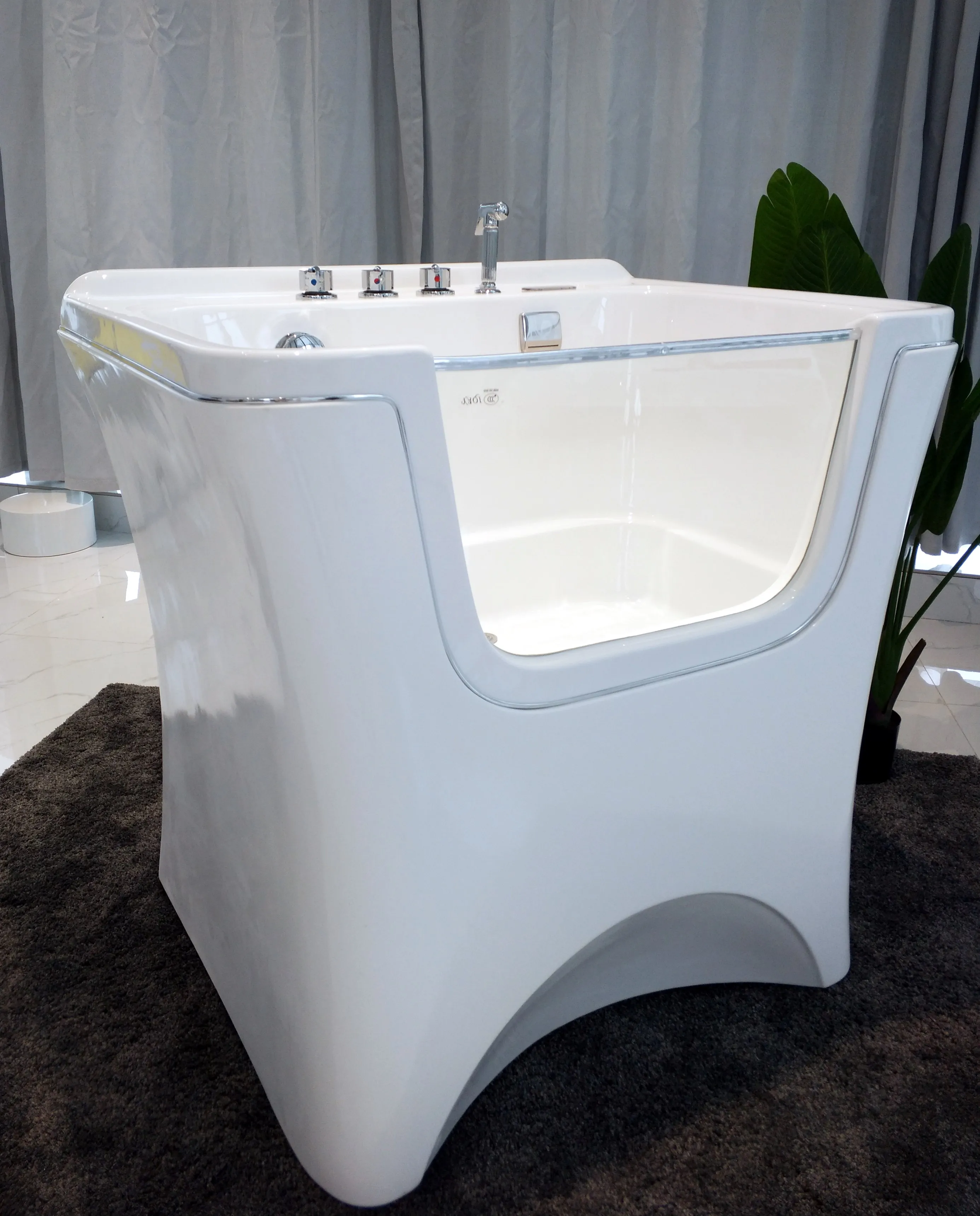 

Modern 1.5m White Acrylic Clawfoot Bathtub With Massage Function Faucet New Design Mini Outdoor Bath Tub For Modern Bathrooms