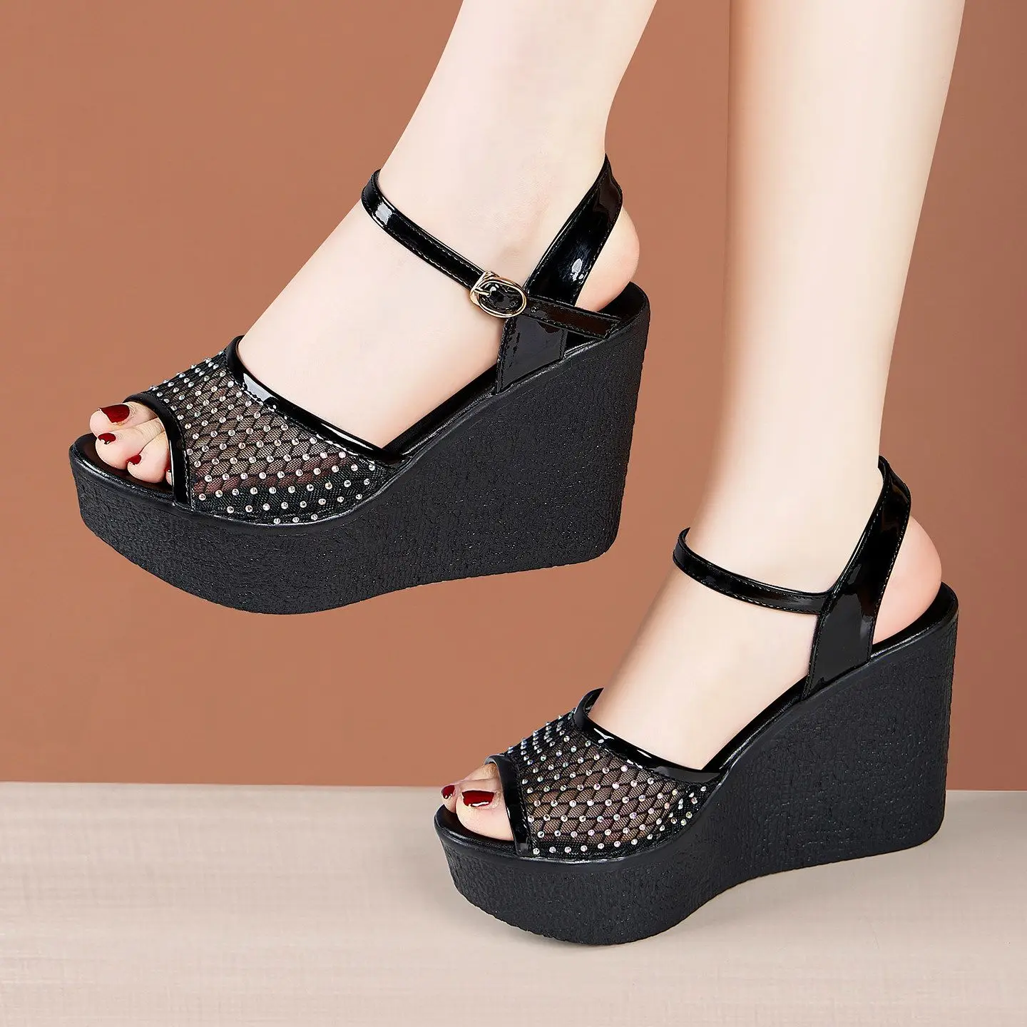 

Женские сандалии на танкетке 11 см, размеры 33-43, удобные, из сетки и кожи, на толстой платформе, модель 2026 года