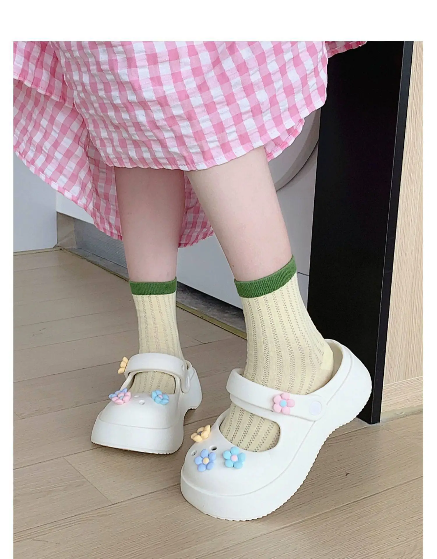 2023 New Thick Sole Summer Outwear Shoes Cute and Creative Flower Baotou Sandals Princess Style Soft Hole Slippers for Women