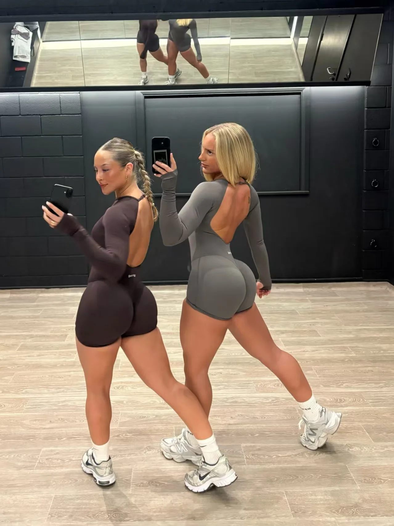 Logo Impact Long Sleeve One Piece Women Hollow Back Bodycon Yoga Fitness Slim Fit Running Workout Backless Sports Jump