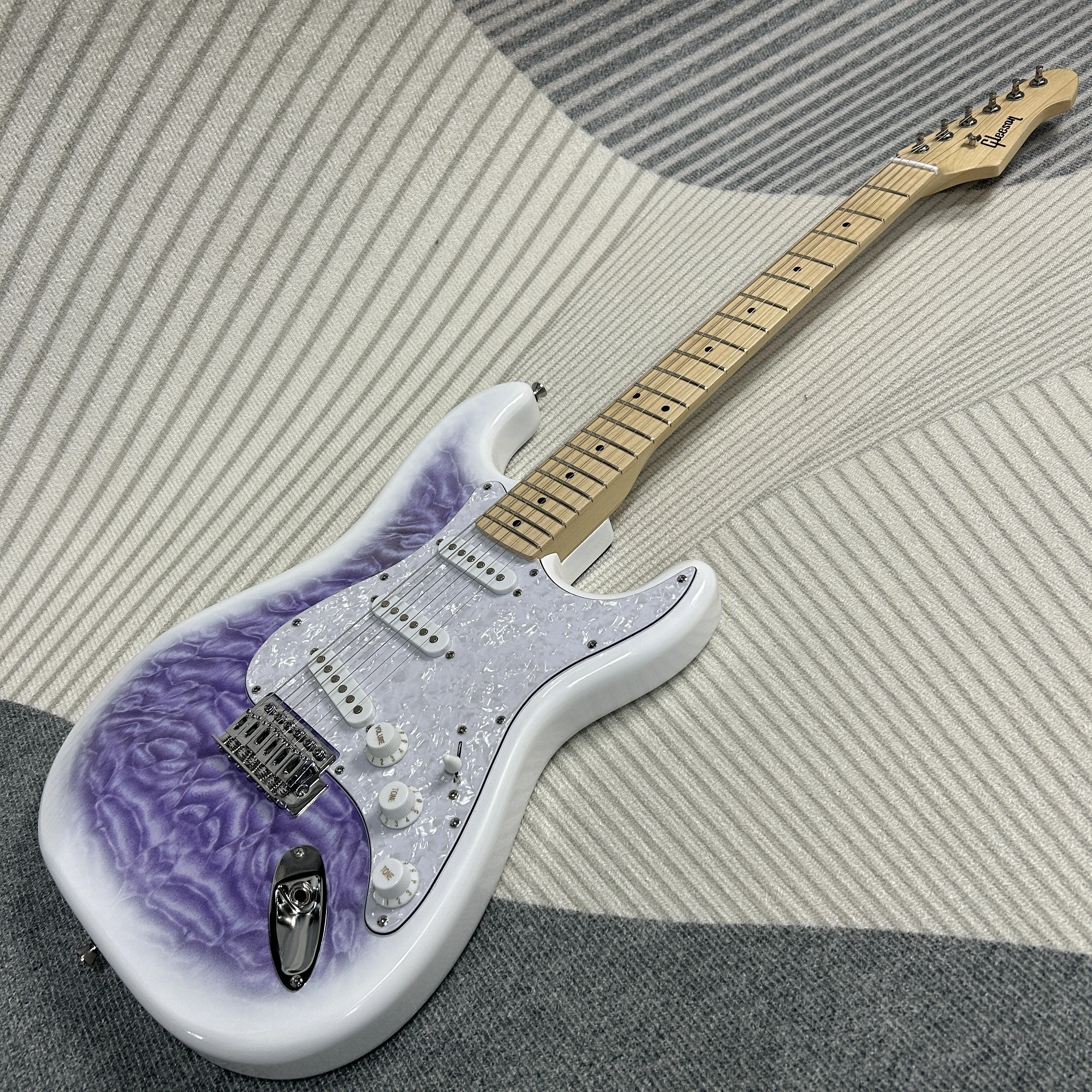 กีตาร์ไฟฟ้า Gleeson St รุ่น Hot Sale สีขาวและม่วงลายไม้ฟลาม คอเมเปิล ตัวไม้มะฮอกกานี
