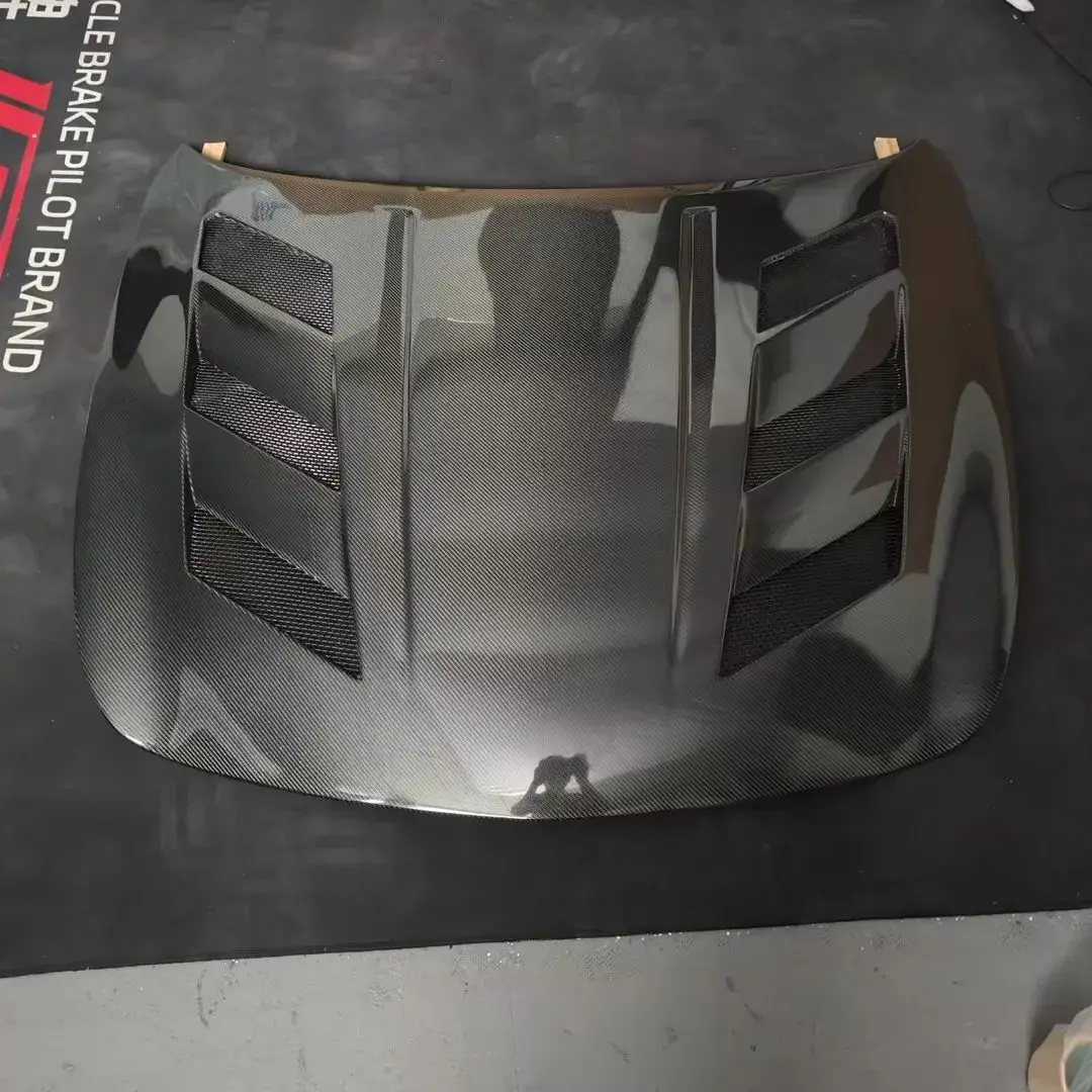 فتحات غطاء المحرك الأمامي من ألياف الكربون المبللة/المزورة لسيارة إنفينيتي G37 2008-2015 2-Door/4-Door، بعد تركيب السيارة الفعلي #1