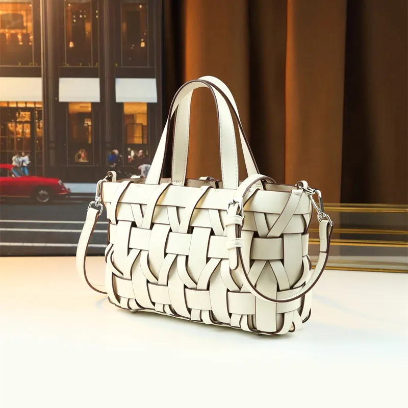 

2025 Luxury Design Woven Hollow Out Women's Tote Bag Criss-Cross Pattern Crossbody Shoulder Bag New Fashion Brand Bucket Handbag