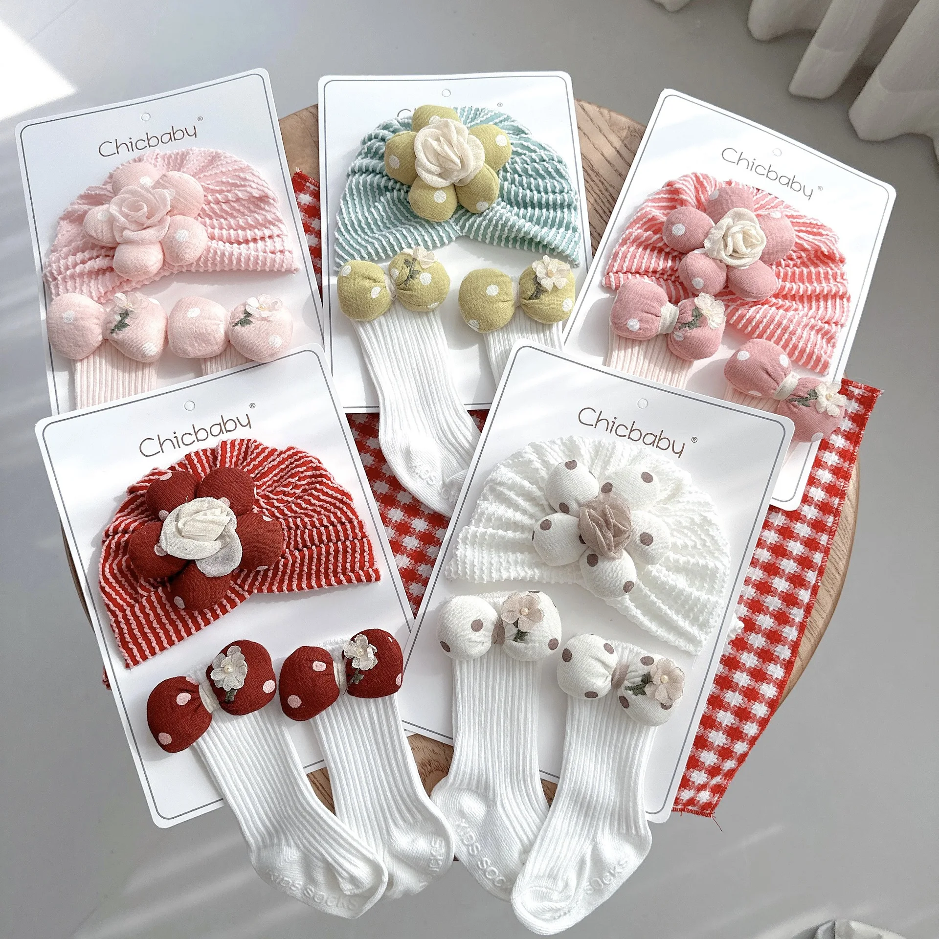 

0-12Months Newborn Baby Hat Socks Set Flower Indian Beanie with Knit Stocking Children Headwear Footwear Toddler Slipper Socks