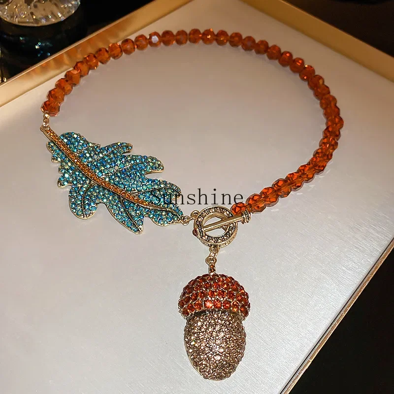 

Diamond-encrusted crystal pine cone buckle necklace collarbone chain