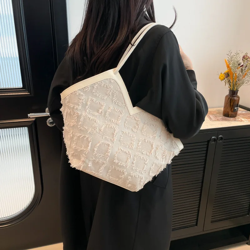 

Fashion Niche Shoulder Casual This Year's Popular Bag Women's Beautiful New Style Trend Hand-Held Bucket Bag exquisite