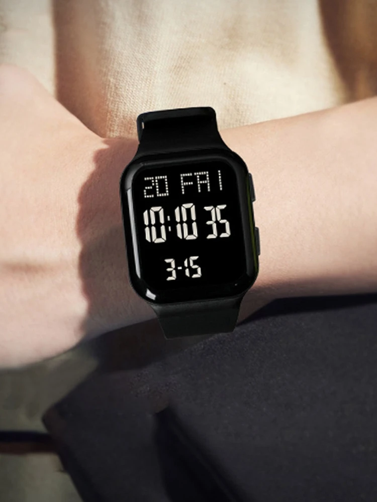 ساعة يد عصرية للشباب في سن المراهقة ساعة يد رقمية كبيرة الحجم للنساء ساعة عصرية للرجال ساعة يد رائعة مقاومة للماء منبه بتوقيت مزدوج