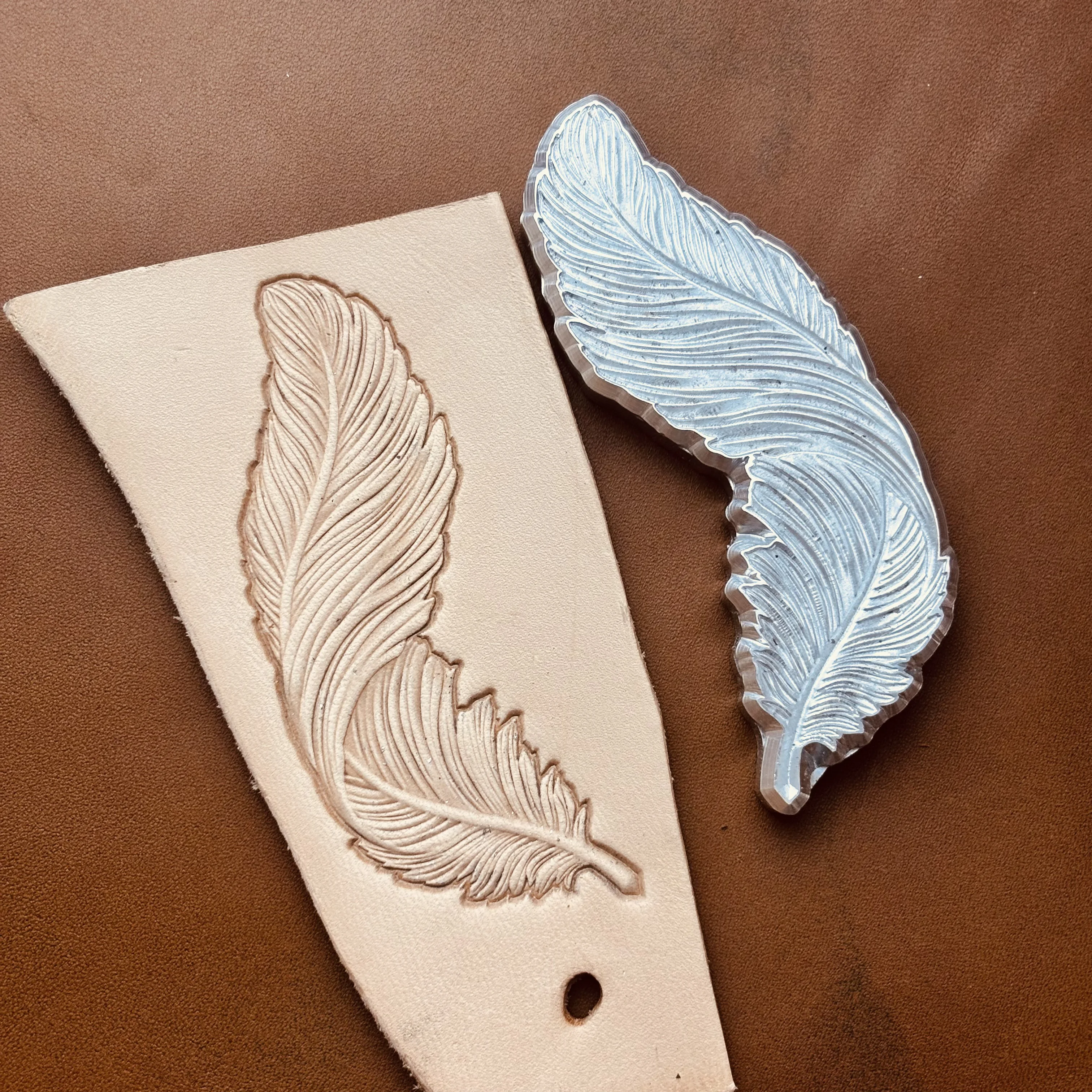 

3D-штамп для тиснения кожи с дизайном перьев, металлическая форма для выдавливания, штампы для кожевенного дела, холодного и горячего прессования, для кошельков, ремней, DIY