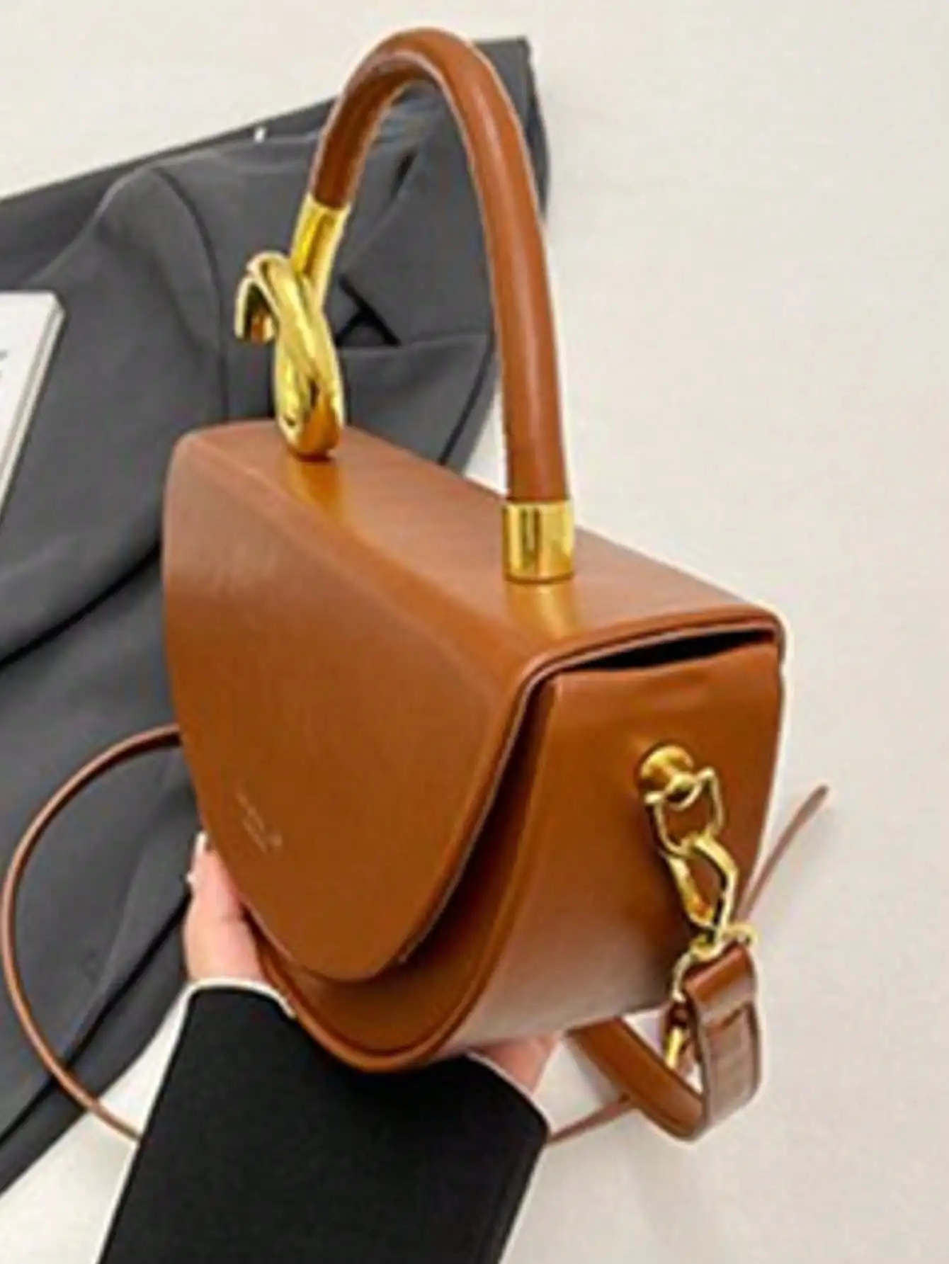 حقيبة سرج ذات ملمس كلاسيكي من Niche بلون سادة ومتعددة الاستخدامات للتنقل اليومي في مكتب السفر