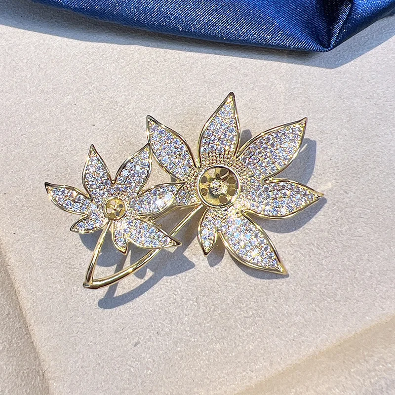 Silk Suit Accessories Tree Leaf Brooch Women's Copper Micro-Inlaid Zircon Thick Gold-Plated Elegant Maple Leaf Pin Pearl Corsage