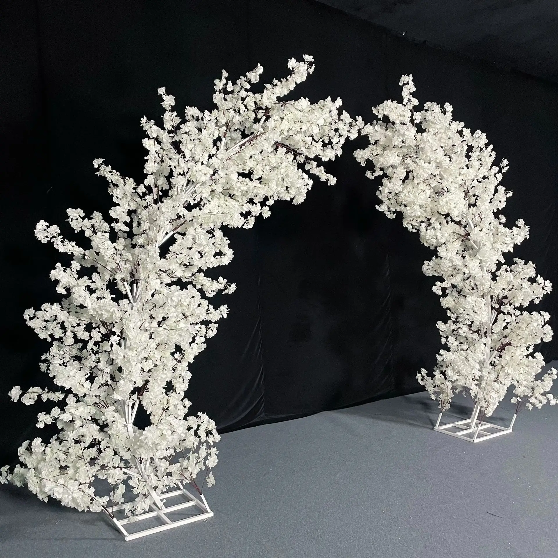 Wedding Iron Horn Moon Floral Arch Outdoor Lawn Wedding Arrangement Background Stage Decoration Floral Ornament