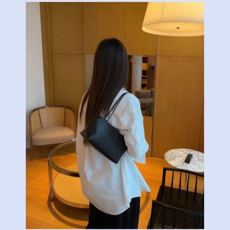 Women's small lambskin shoulder bag with simple design for commuting and niche use, suitable for carrying under the arm