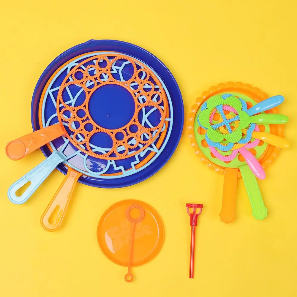 Vendita calda Divertimento all'aria aperta Giocattoli per bambini Bolle di sapone Creatore Macchina per bolle Set di soffiatori Strumento per bolle di sapone