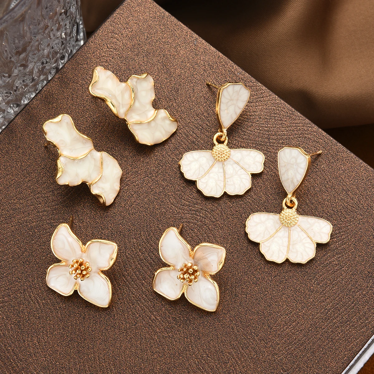 مجموعة أقراط كلاسيكية بتصميم زهور للنساء أقراط رومانسية باللون البيج الفرنسي العصري الكوري الأنيق للارتداء اليومي هدية مجوهرات #1