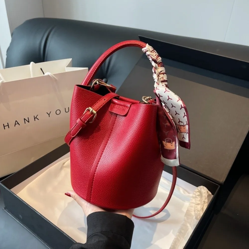 Meistverkaufte Rote Damen-Umhängetasche Hochwertige Schlichte Bucket Bag Vielseitige PU-Material Handtasche Hochzeitsgeschenk – Detail 14
