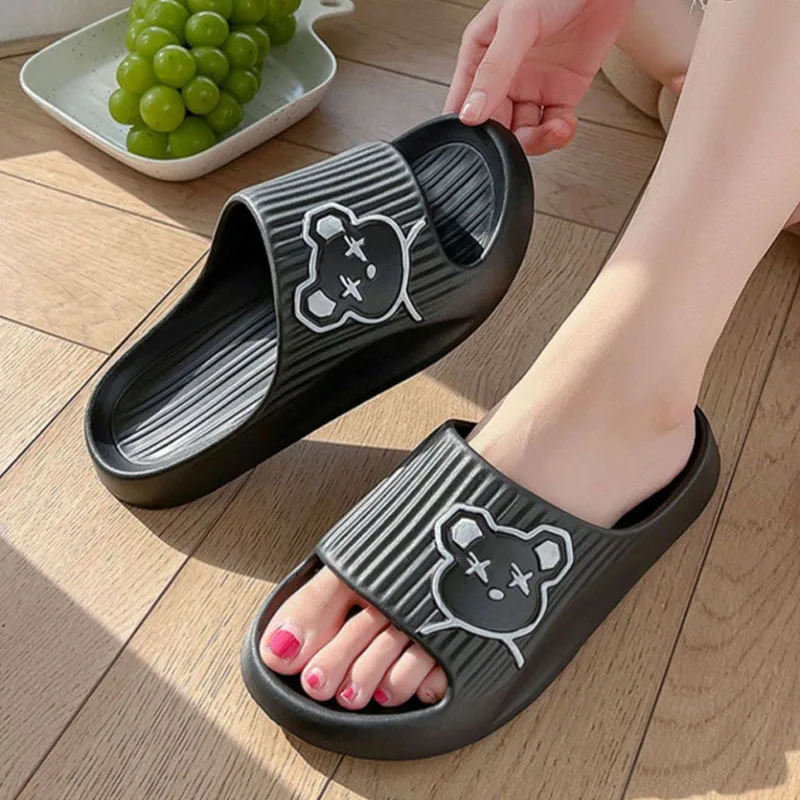 Zapatillas de EVA para hombre y mujer, chanclas de dibujos animados de oso, sandalias antideslizantes de suela gruesa suave para interiores y exteriores, novedad