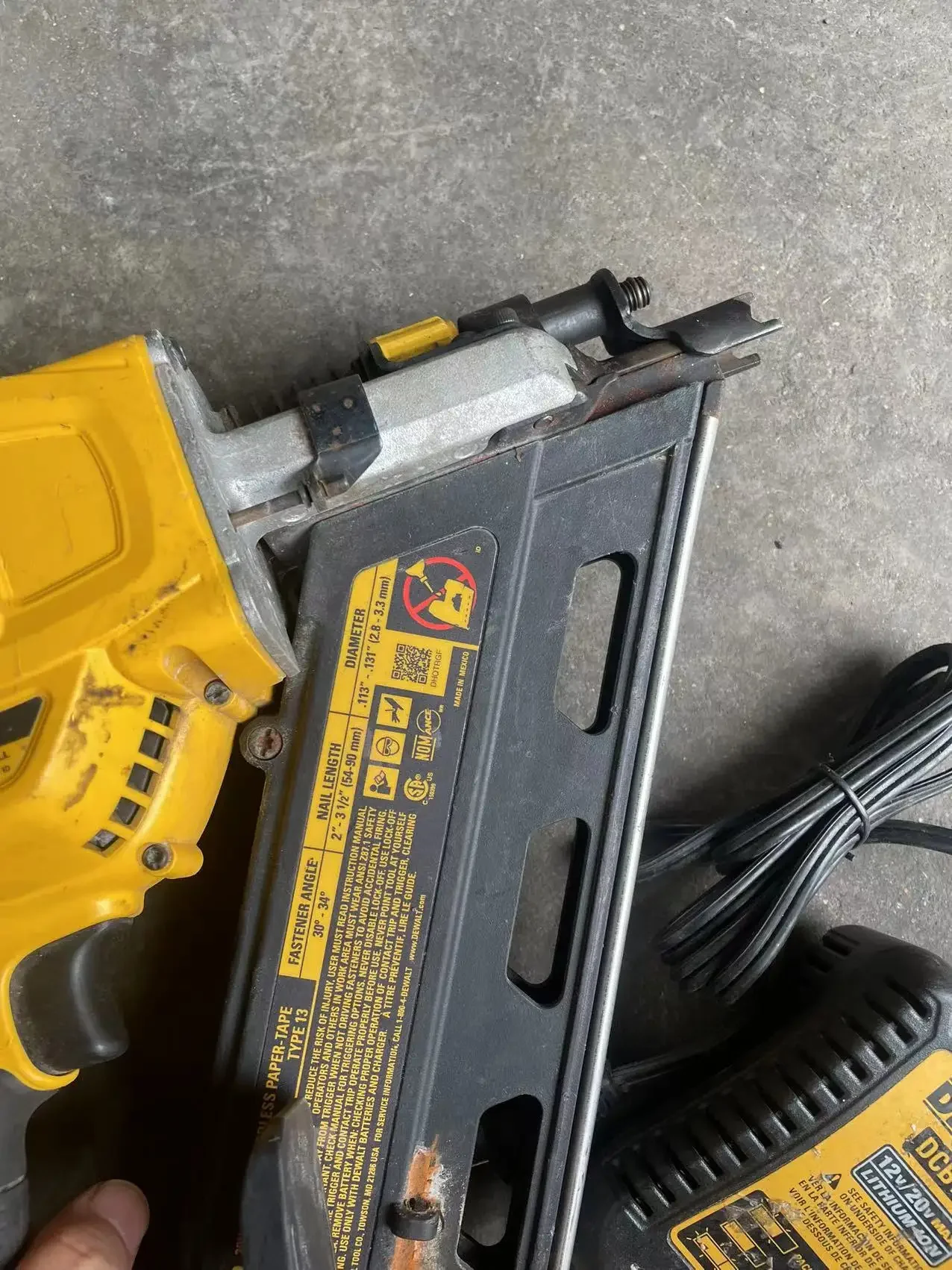 Imagem -02 - Dewalt Cordless Framing Nailer With Battery And Charger Segunda Mão Velocidades 18v 90 mm Dcn692 First Fix