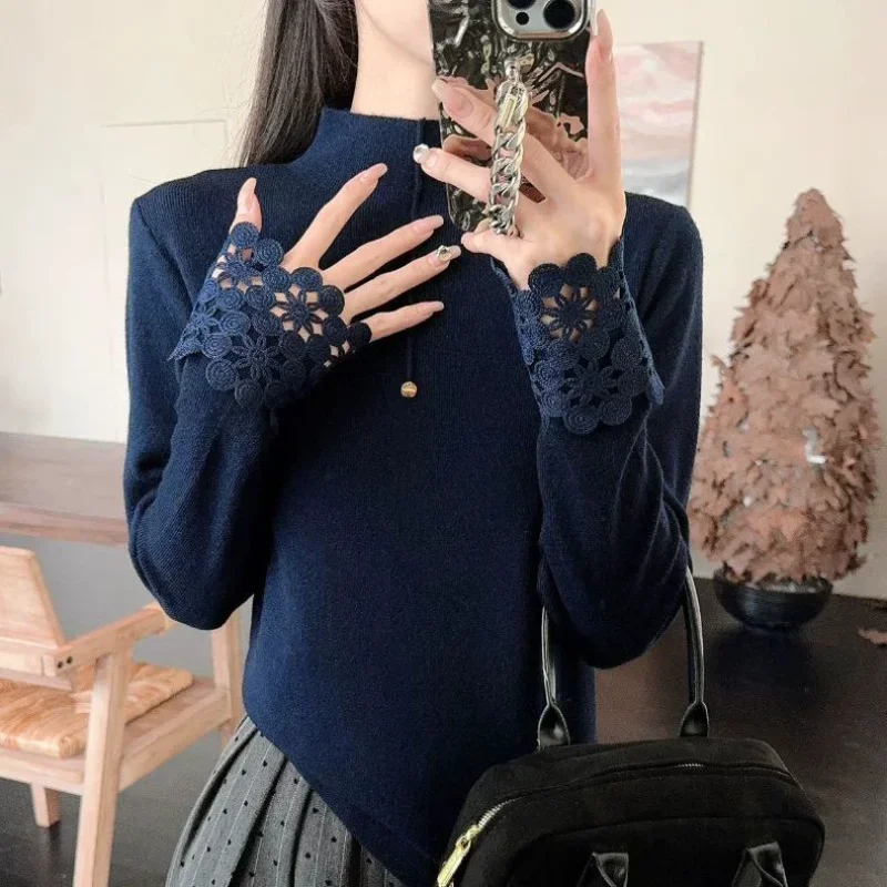 เสื้อสเวตเตอร์คอเต่าแฟชั่น เสื้อซับในสีแดง เสื้อสเวตเตอร์ระดับไฮเอนด์ ดีไซน์เฉพาะตัว แขนเสื้อแต่งลูกไม้