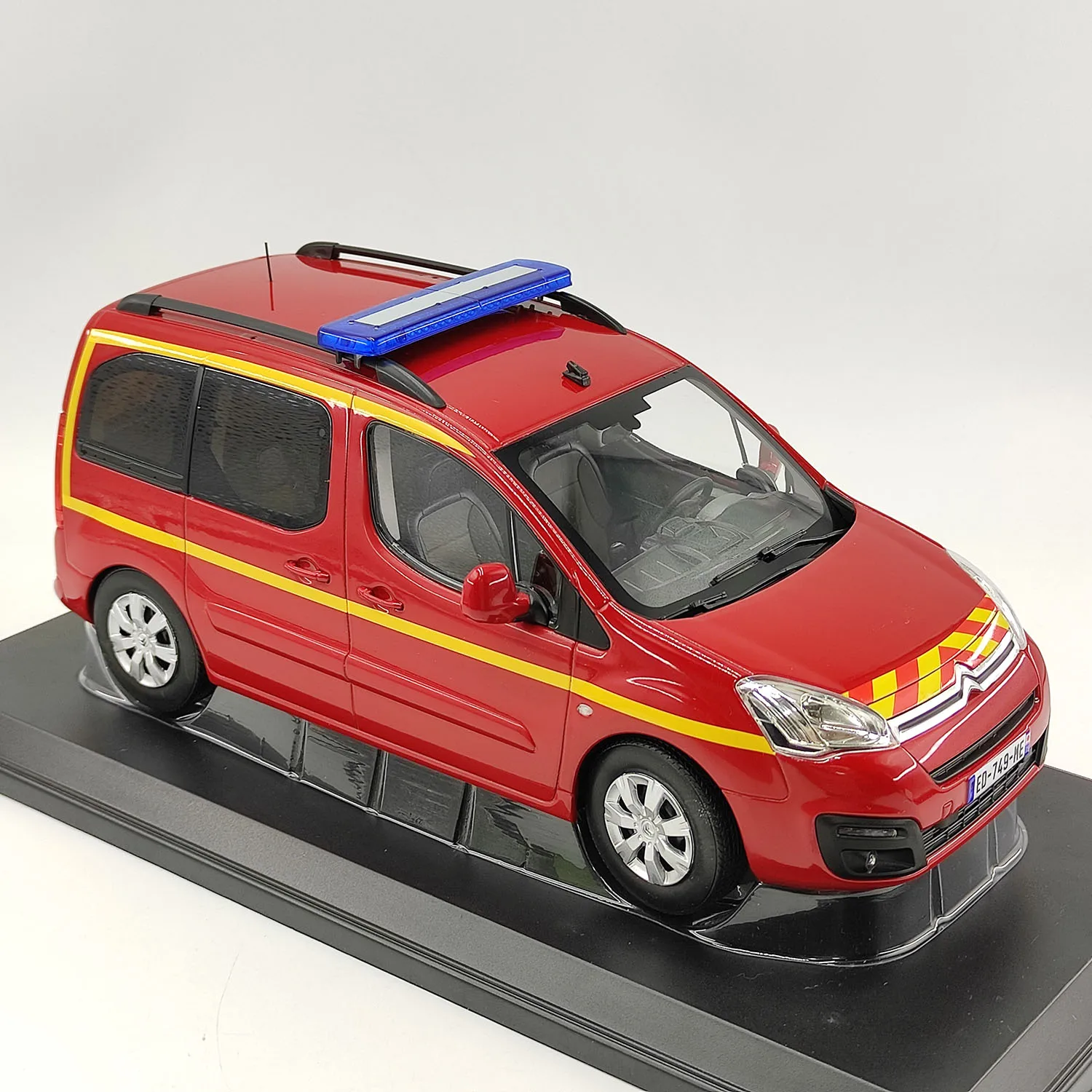 

NOREV масштаб 1:18, литой под давлением сплав Citroen Berlingo, пожарная машина, игрушки, модель автомобиля, классическая ностальгия, подарок для взрослых, сувенир, статический дисплей