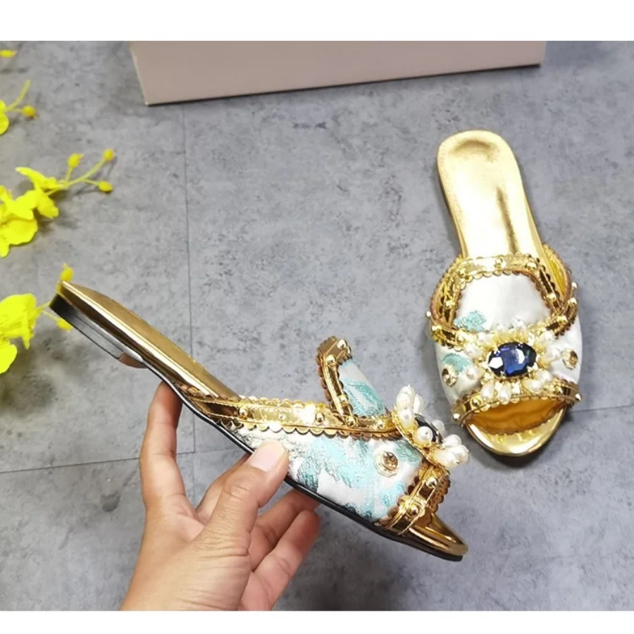 

Embellished Blue Gem Pearl Decor Embroidery Flat Slippers Women's Luxury Satin Slide Sandals Gold Tone Mules Party Dress Shoes
