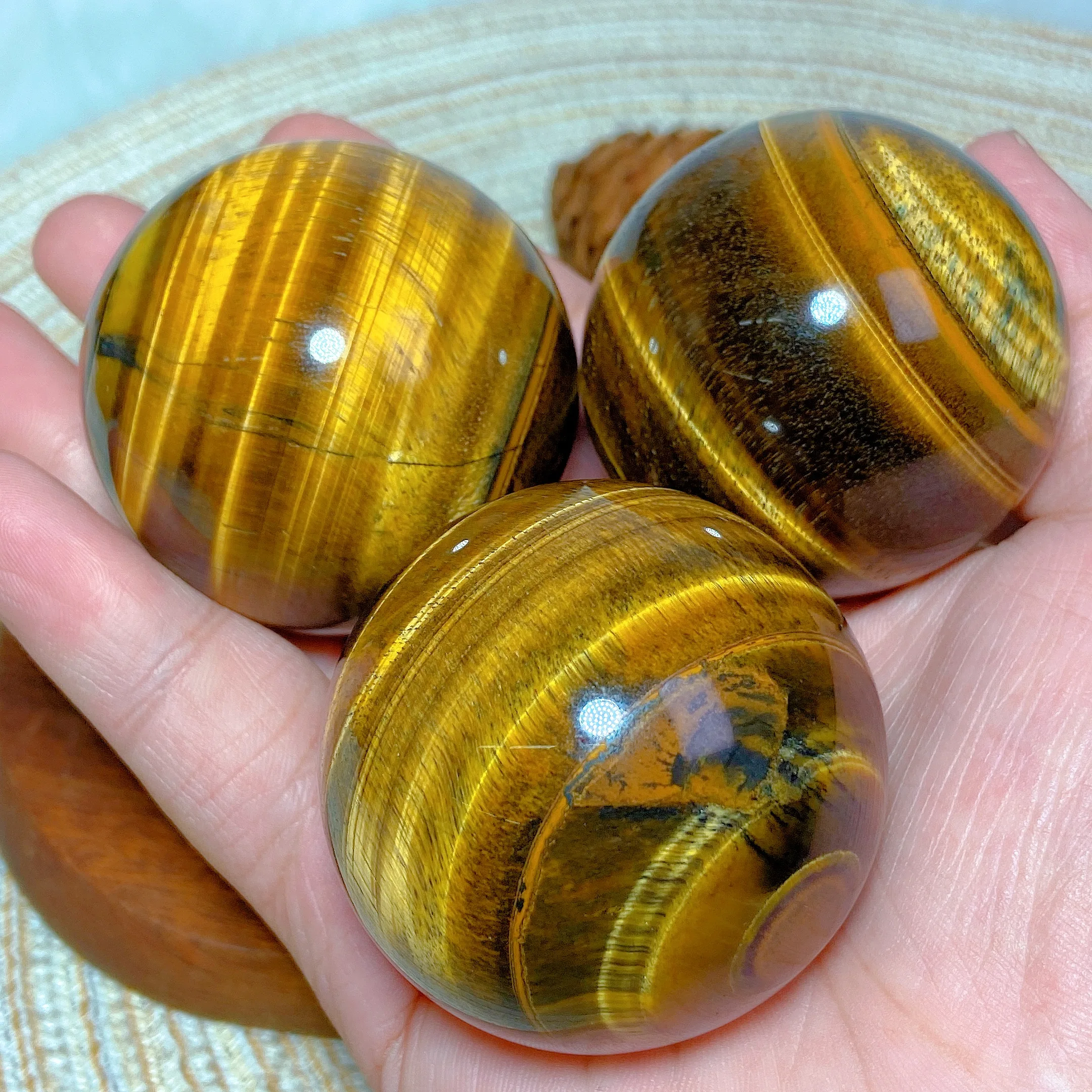 Natural Crystal Blue And Yellow Flashy Tiger Eye Sphere Ball Polished Energy Reiki Ornament High Quality Home Decoration Gift