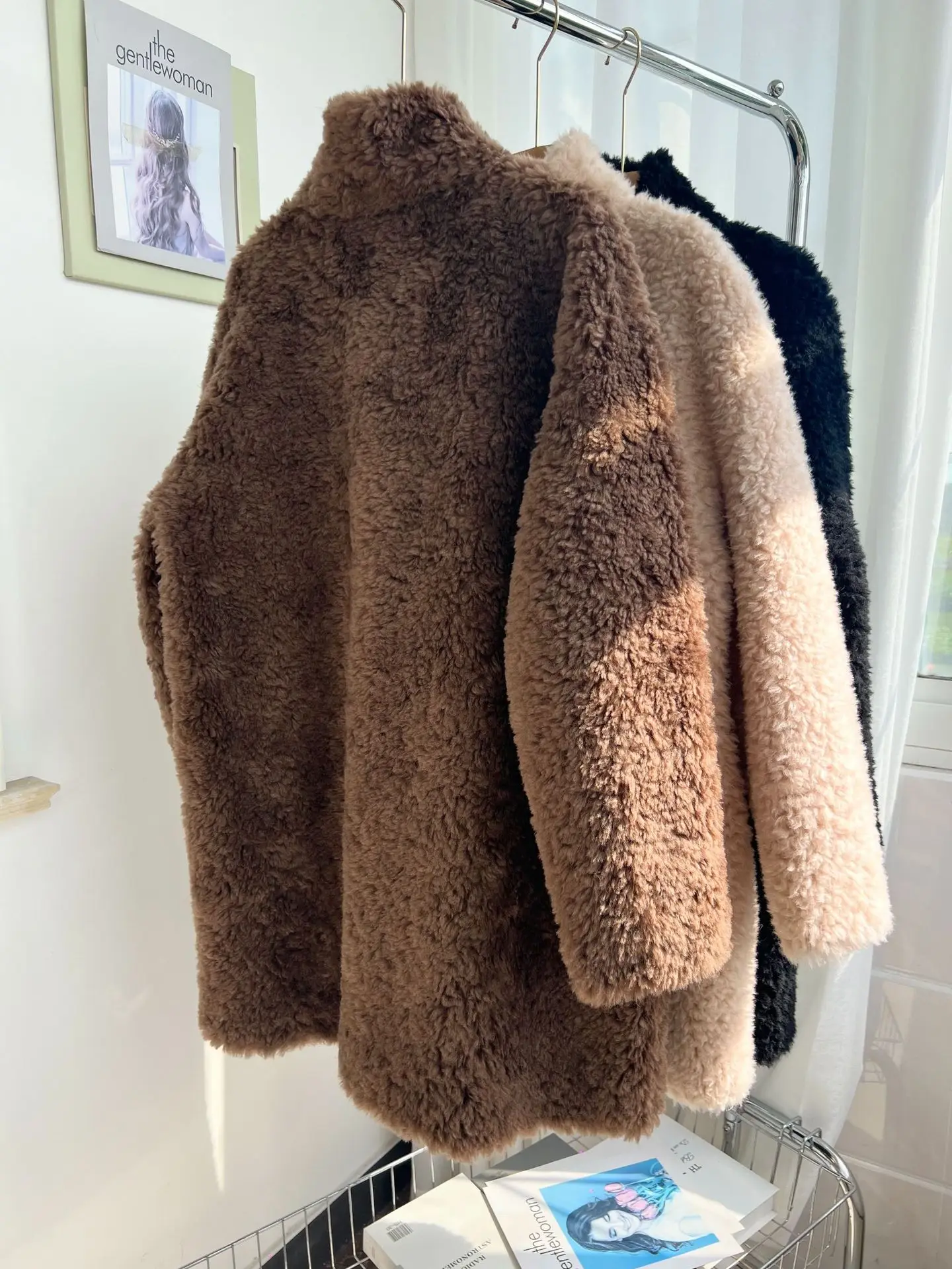 100 الأغنام الصوف البقرة القرن زر معطف الفرو المرأة الفراء قطعة واحدة متوسطة إلى طويل نمط سترة #5