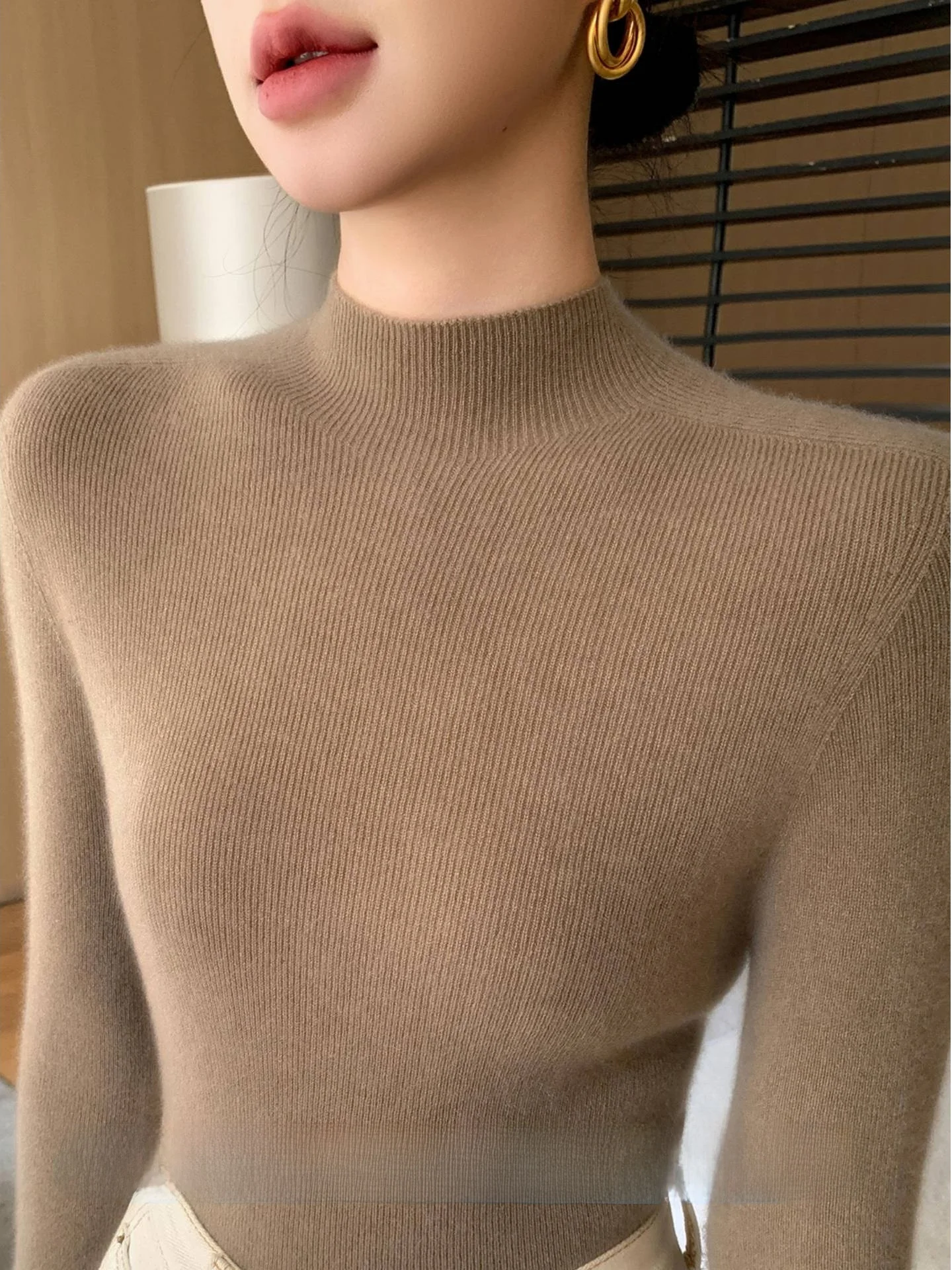 

Женский вязаный шерстяной свитер с высоким воротником, базовая модель, тонкий, для ношения под одеждой, новинка 2025 года, весна-осень, топ