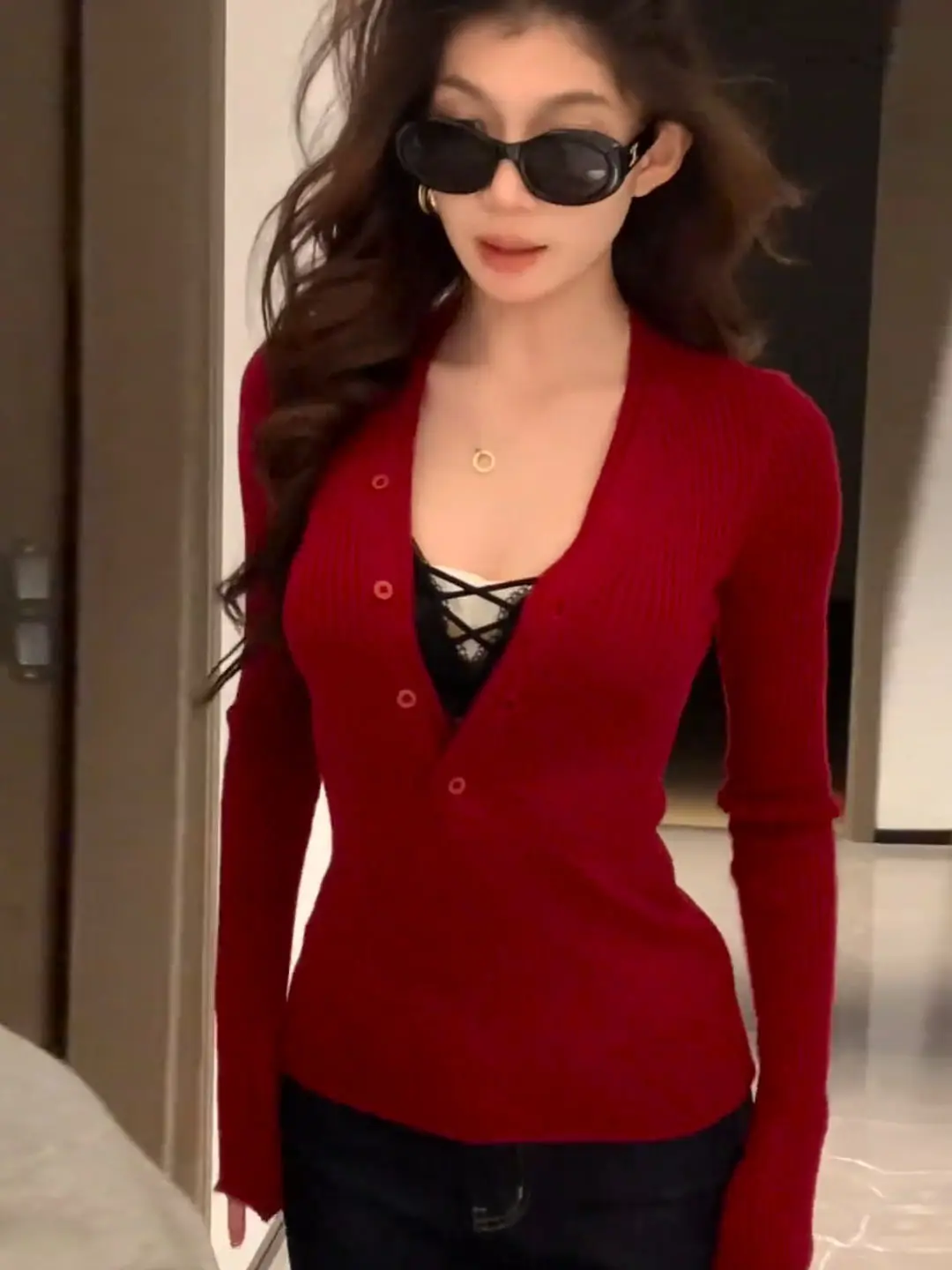 

Red Deep V-ne Long Sve Knitted Top Women's Spring Chic Waist-cinched Base irt Sexy Upper Body New Year's Faion