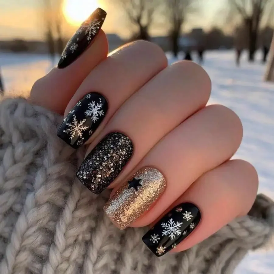 

24Pcs Gothic Glitter Snowflake Christmas Press On Nails, Rhinestone Reusable, For Winter Holiday Party & Gift