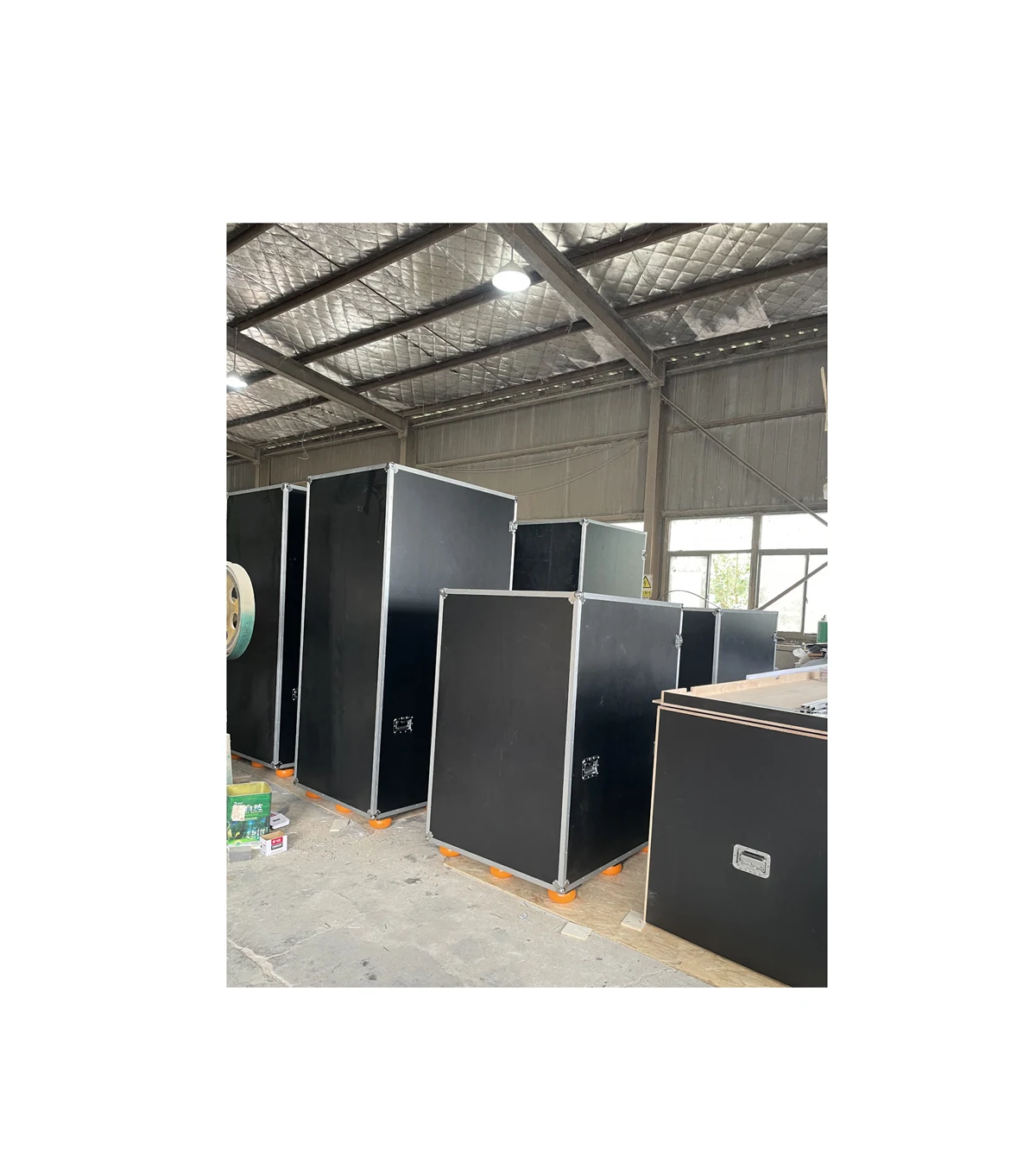 Customizable Large Equipment Carrying Flight Case with Foam Interior Aluminum Road Case with Wheels From Chinese Manufacturer