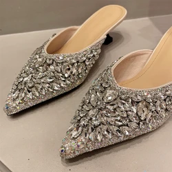 Sandali con strass di lusso pantofole da donna con Slingback moda femminile infradito con tacco basso décolleté a punta lucida pantofole da donna mulo