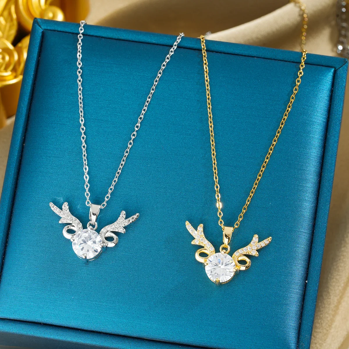 La collana in zircone più venduta con catena a clavicola leggera e lussuosa e multifunzionale, le donne che indossano cervi