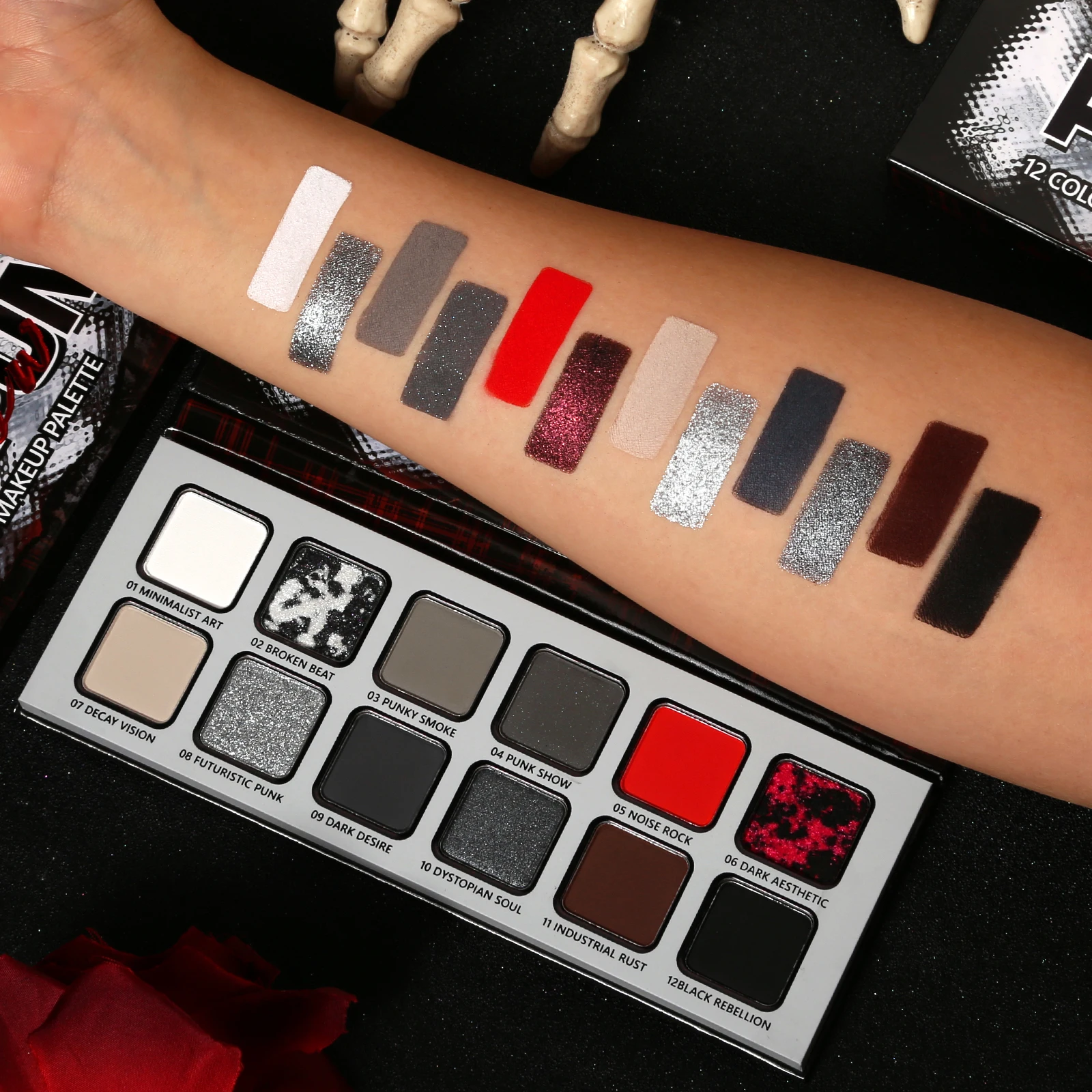 Palette di ombretti neri grigi Goth Makeup, tavolozza di ombretti Grunge Smokey Eye altamente pigmentata, argento glitter cromato sfumabile