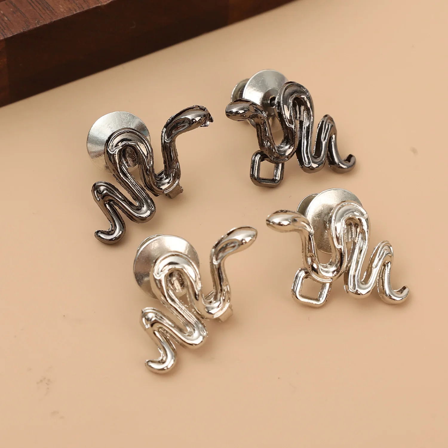 3pairs Waist Button Fastener Adjustable Metal Jeans Buttons Cute Snake Shape Reusable Waist Cincher Clip for Clothing Dresses