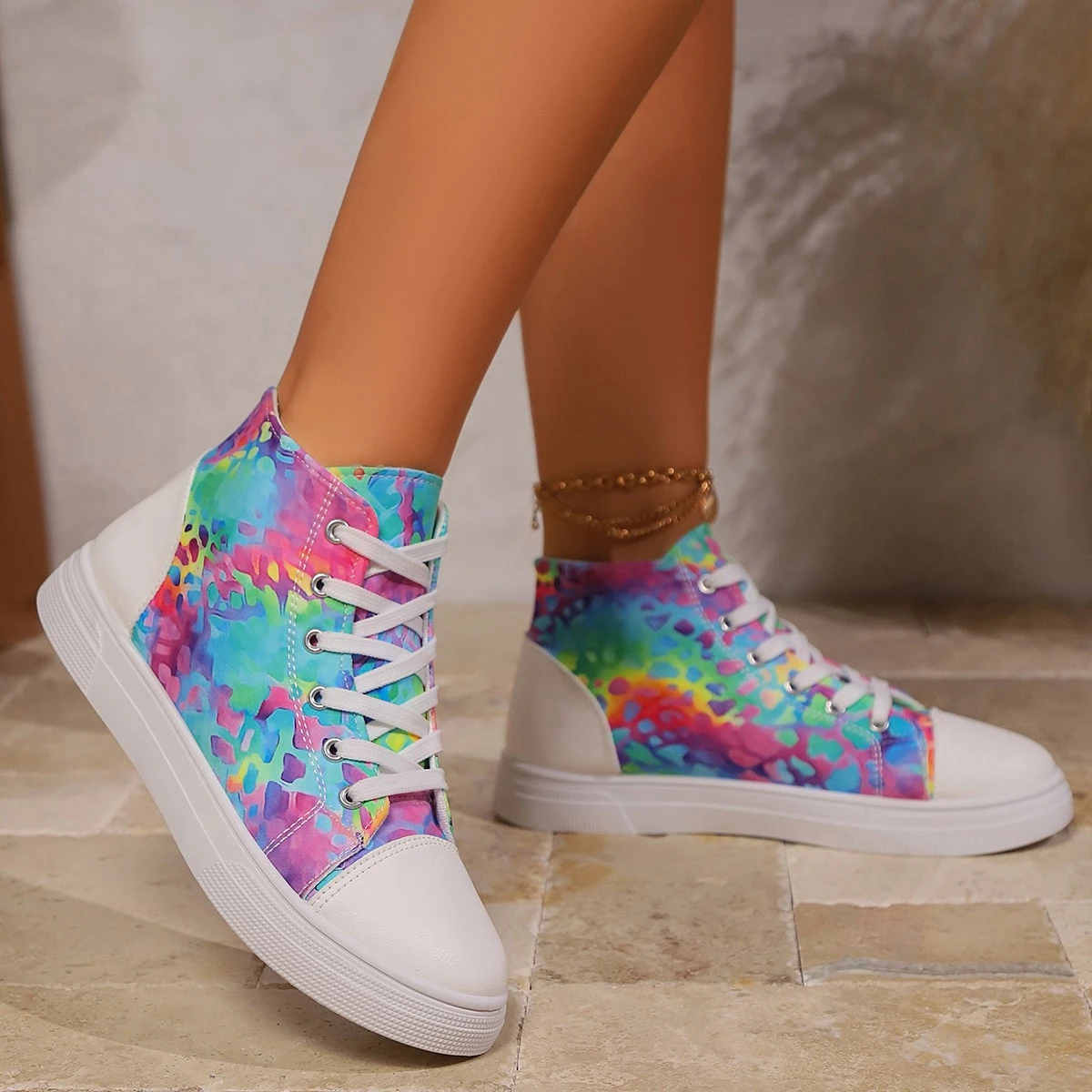 New Tide Anime Cartoon Rainbow White Cloth Fashion High Top Canvas Shoes Women Lekkie, oddychające trampki Hit