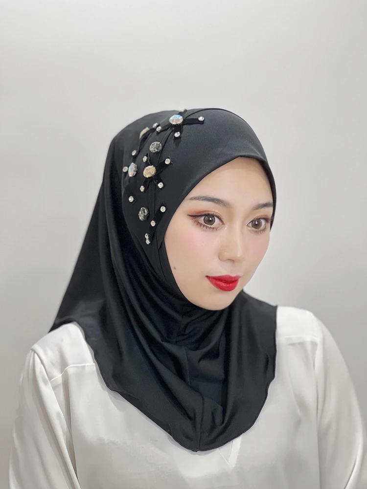 อิสลามดอกไม้สีทึบ Hijab ลูกปัด Hijab Cross รูปแบบ Hijab ผ้าพันคอผู้หญิงมุสลิม Hijab Instant Shawl ตุรกี