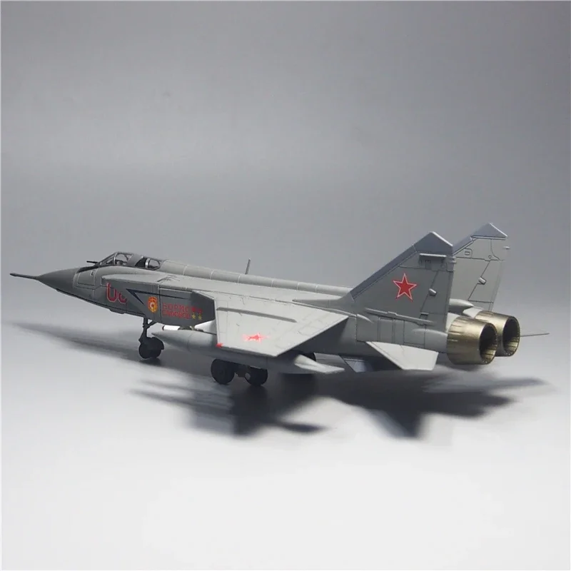 1: 72 Scale MiG MIG31 Foxhound Interceptor Model Alloy Simulation Soviet Air Force Commemoration Toy Gift Souvenir Display