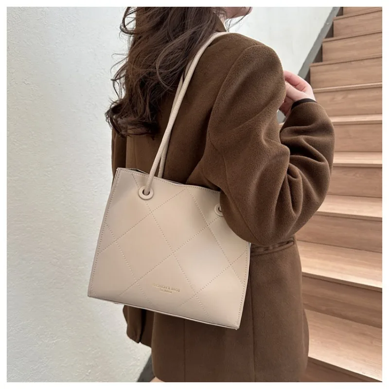 Western Style Commuter Crossbody Bag Women New Simple Fashion Hand Bill of Lading Crossbody Bag Simple Small Square Shoulder Bag