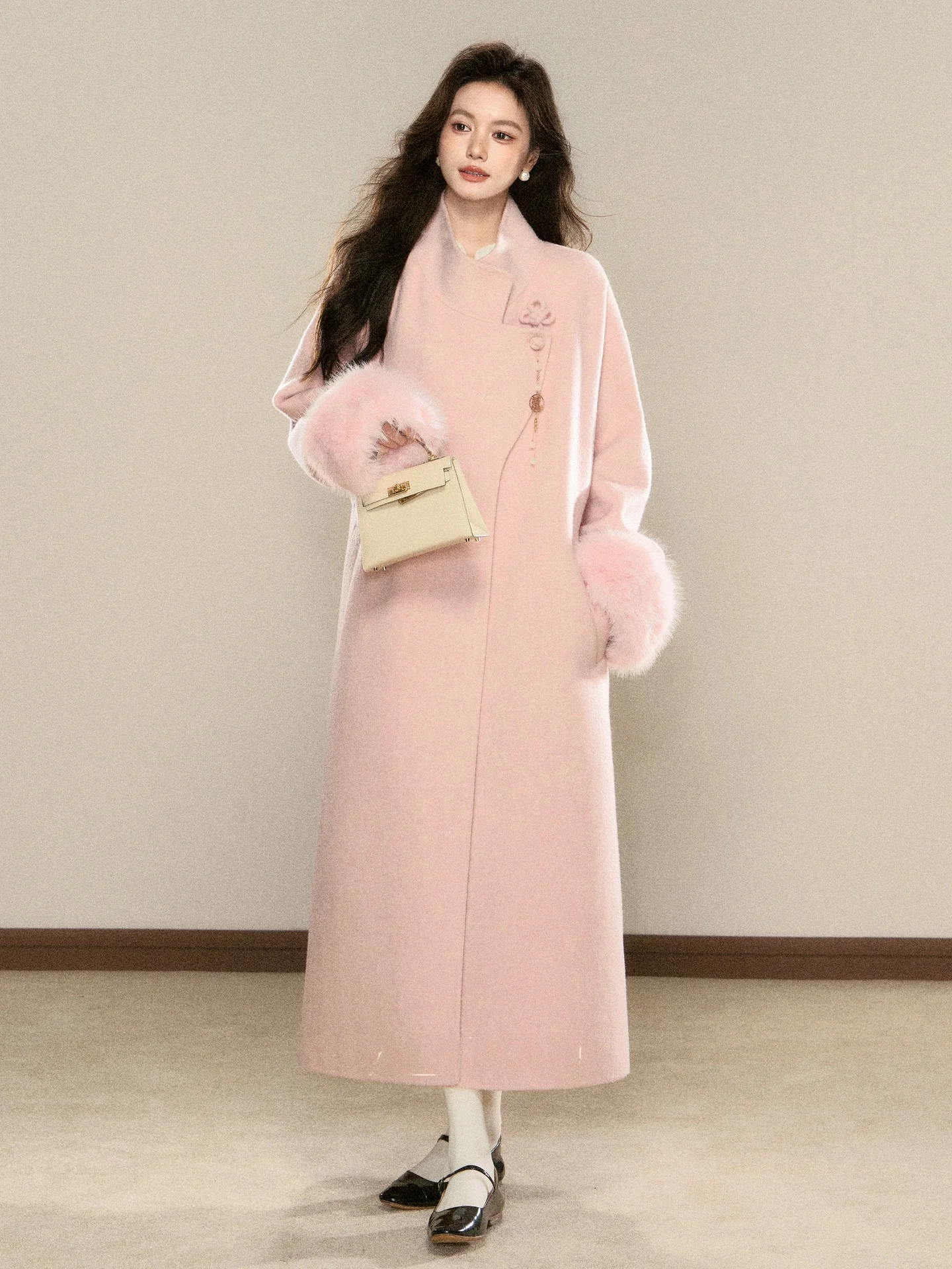 

Elegant Long Pink Woolen Coat for Women Loose Fit Winter High-End Feeling Ladies Outerwear round Neck Single Button Closure