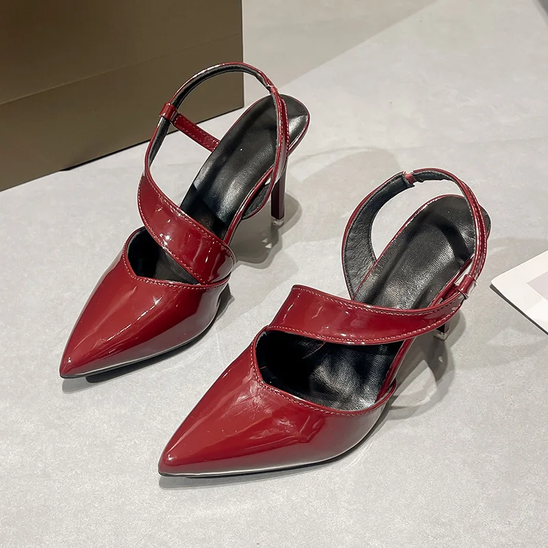 صنادل باوتو الموضة النسائية ربيع جديد مدبب الفم الضحلة الانزلاق على مقاوم للماء المضادة للانزلاق مقاومة للاهتراء الكعب الخنجر