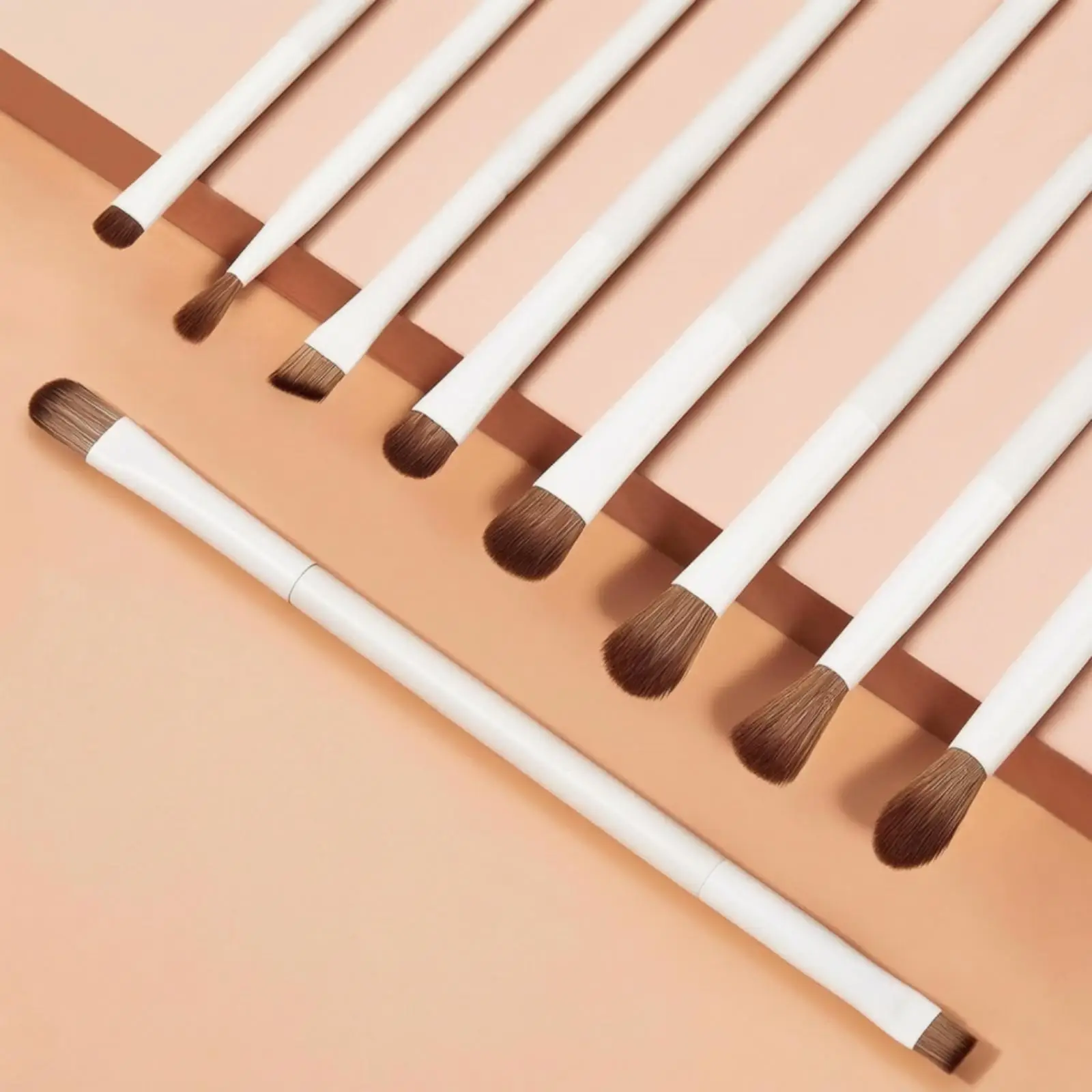 Complete Makeup Brush Set 14pcs White Aluminum Handle Synthetic Fiber Brush Kit for Face Eye Base Blending Contour Highlight