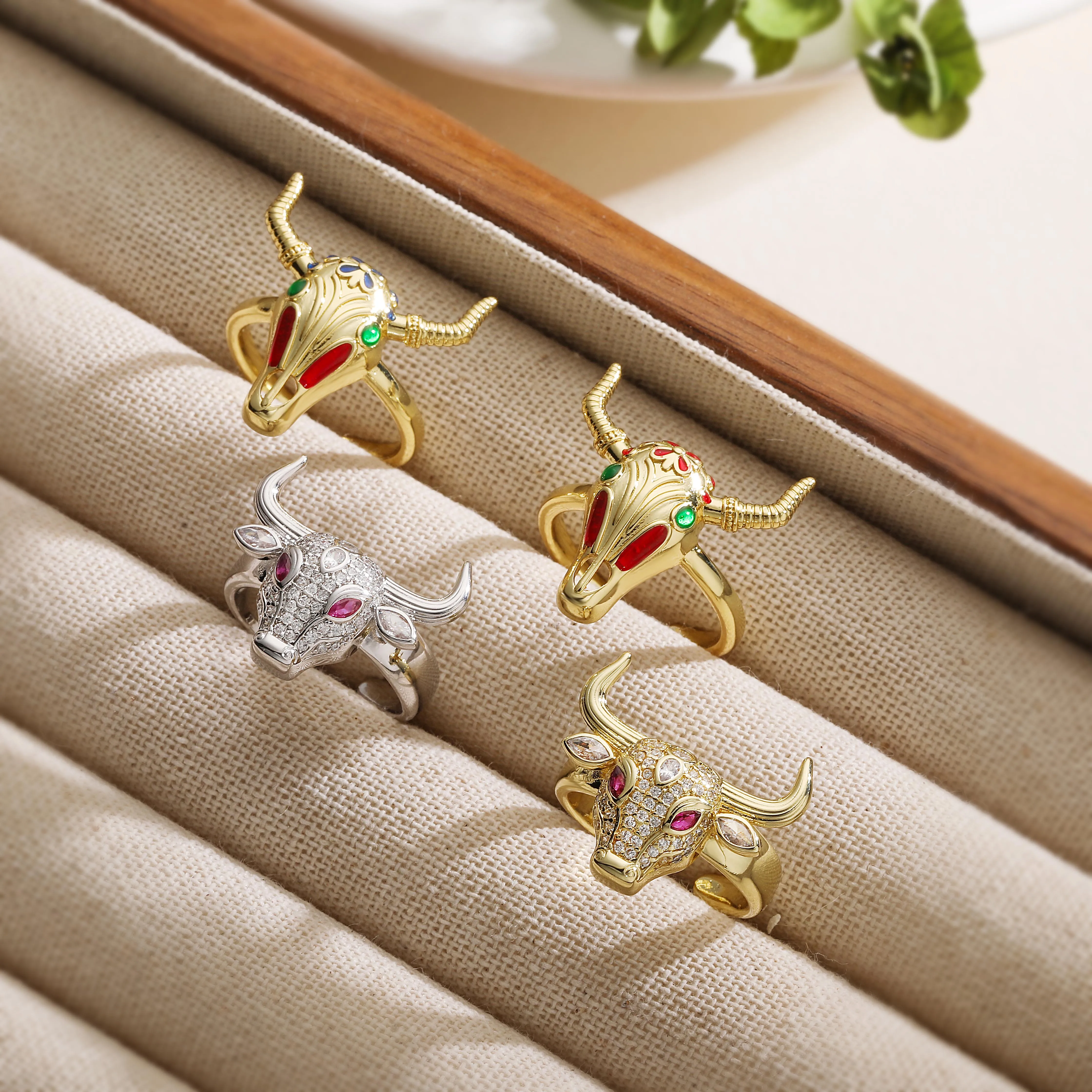 Spanish Bullfighting Mask Ring Enameled Gold-Plated Brass Jewelry with Sparkling Zirconia Unisex Unique Niche Style Jewelry