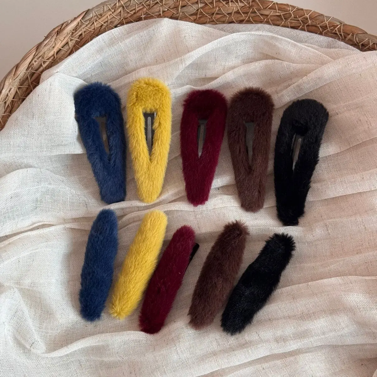 Autumn and Winter Plush Hair Clips Hollow Water Droplets BB Clips Korean Fashion Versatile Side Clips Broken Hair Bangs Headwear