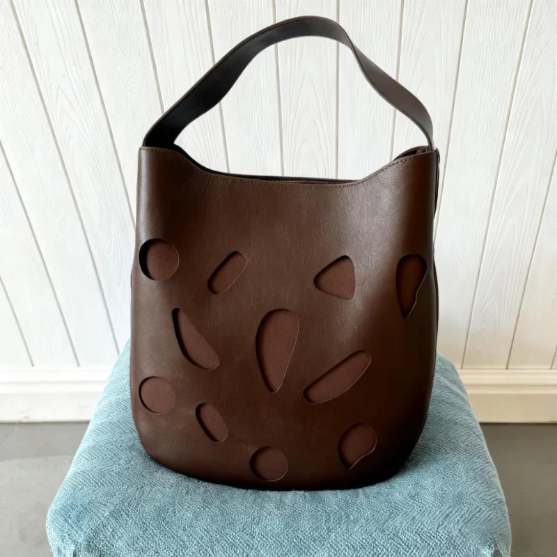 

Brand Fashion Women's Shoulder Bag Large Capacity Minimalist Tote Bag Niche Cave Bag Luxury Hollow Portable Bucket Bag Women Bag