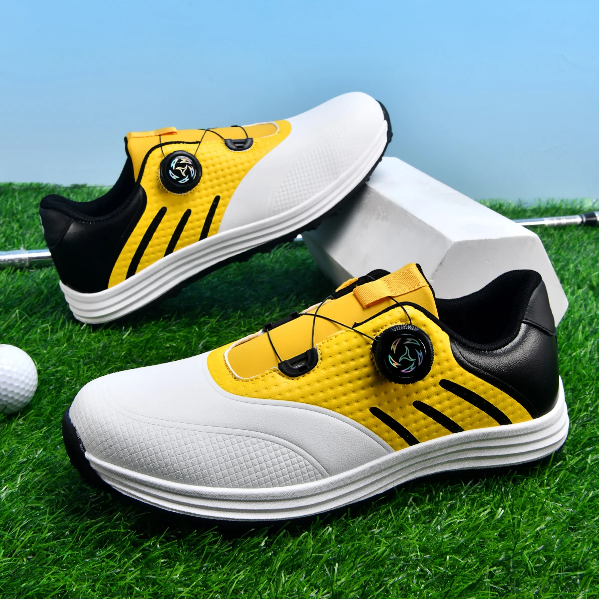 Golf Shoes for Fashionable Outdoor Use for Both Men and Women, With Anti-Slip Design, Suitable for Mountain Climbing and Hiking