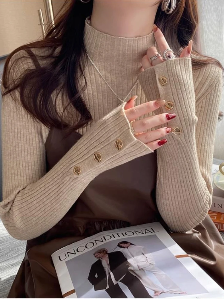 بلوفرات نسائية لخريف وشتاء 2025 سترات ضيقة محبوكة بأزرار صلبة وأكمام طويلة نصف ياقة عالية سترة نسائية غير رسمية