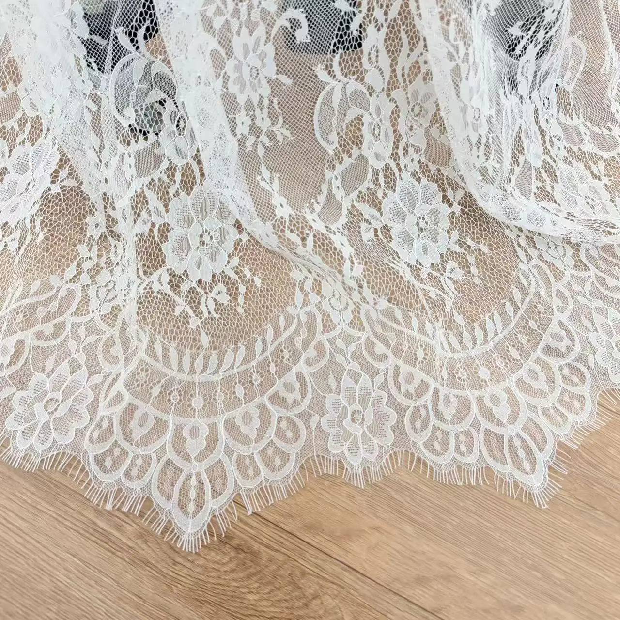 tissu-en-dentelle-chantilly-vintage-blanc-casse-tissu-en-dentelle-florale-francaise-3m-tissu-en-dentelle-cils-de-mariee-pour-la-confection-de-robes-de-mariee