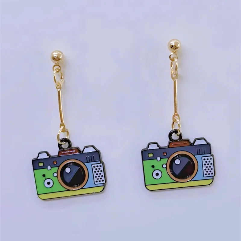 Trendy Enamel Camera Pendant Earrings for Women Girl Retro Camera Charm Hoop Earrings Cute Small Object Earring Jewelry Gift