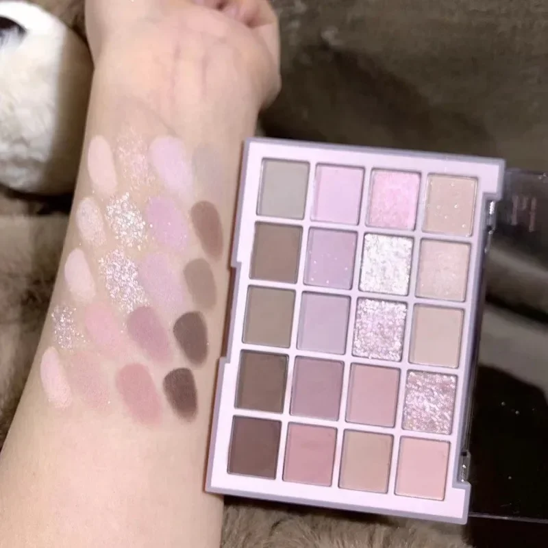 マットグリッターアイシャドウパレット韓国メイクアクリルシャドウパレットパーリーアイシャドウ 20 色防水女性化粧品