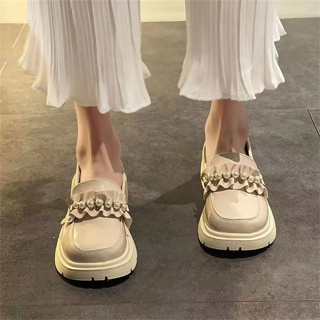 

2026 New Women Loafers Super Soft Leather Thick Sole Niche Design Versatile Casual Footwear for Seasonless Style